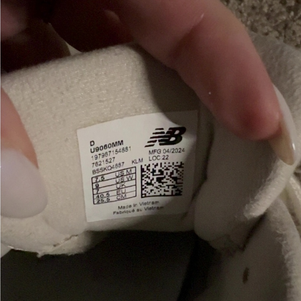 New Balance Cream and White Athletic Shoes - Picture 5 of 7